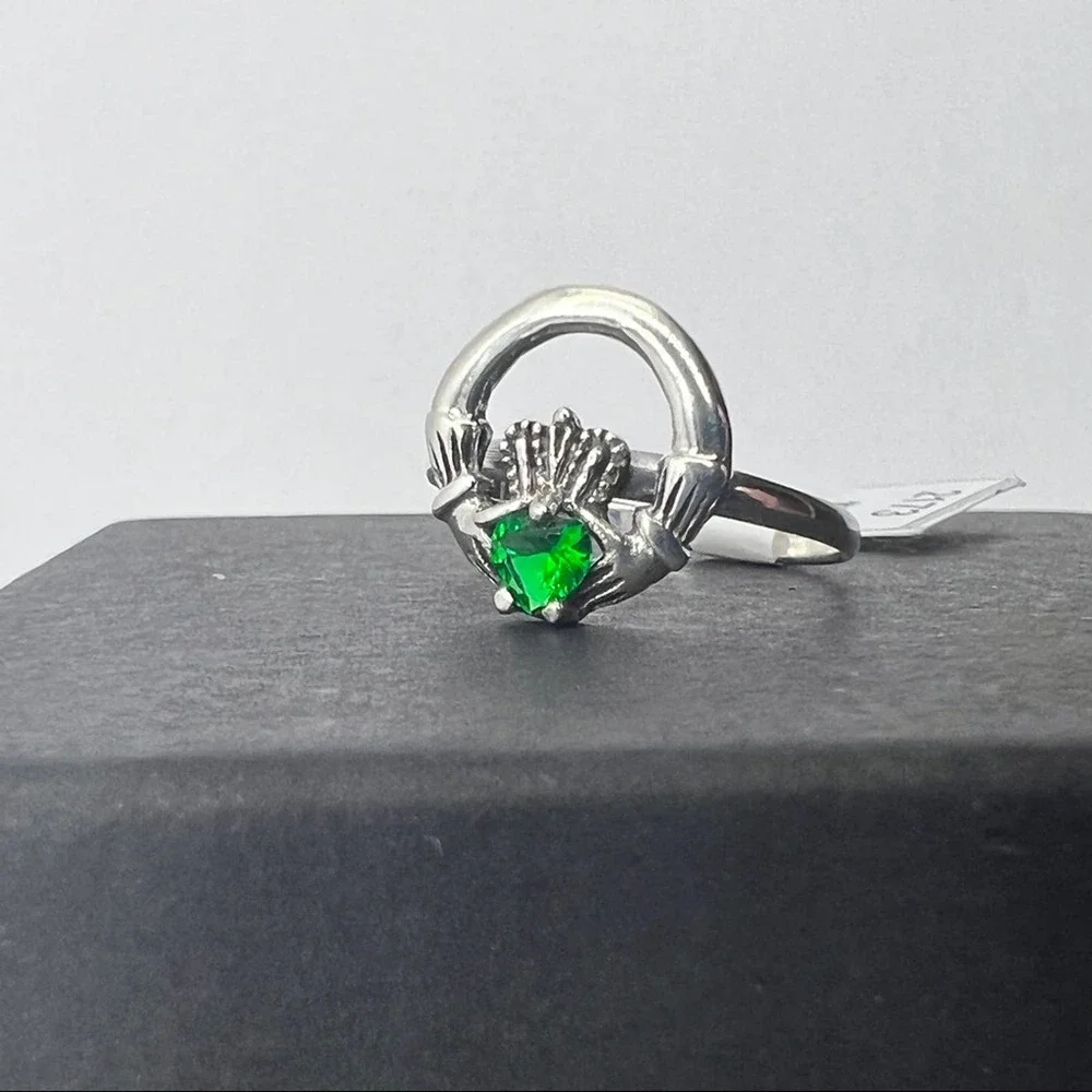 Sterling Silver Claddagh Ring - Picture 4 of 4